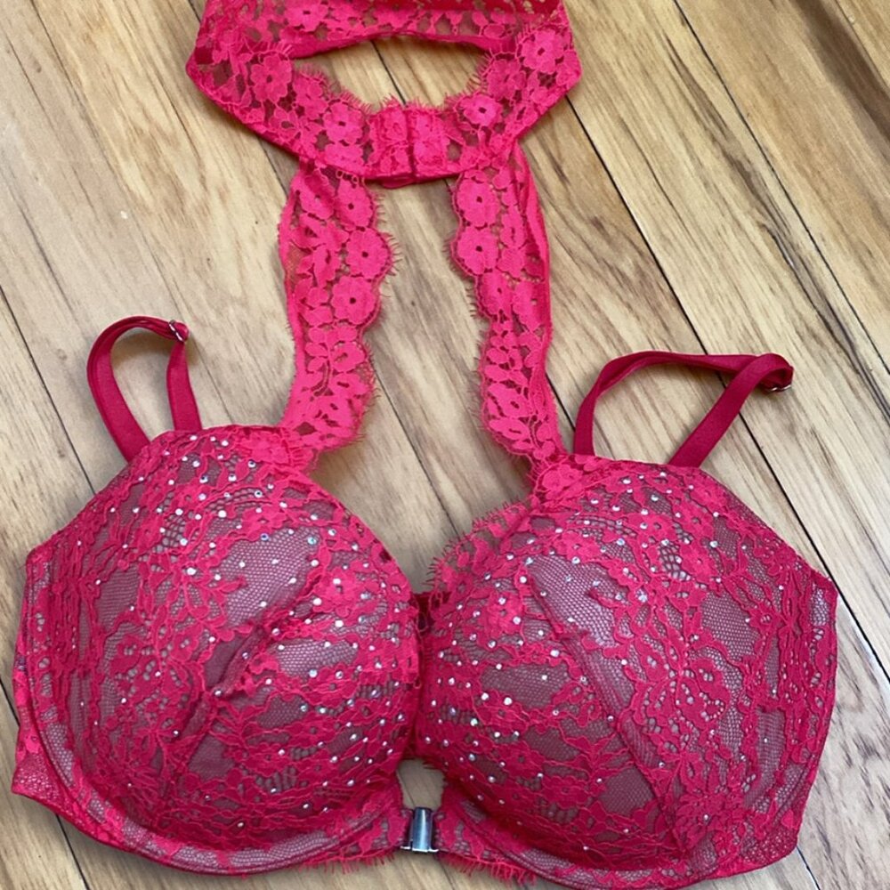 BNWOT Victoria’s Secret Very Sexy Push-Up Bra with Front Closure Neck Collar 32D